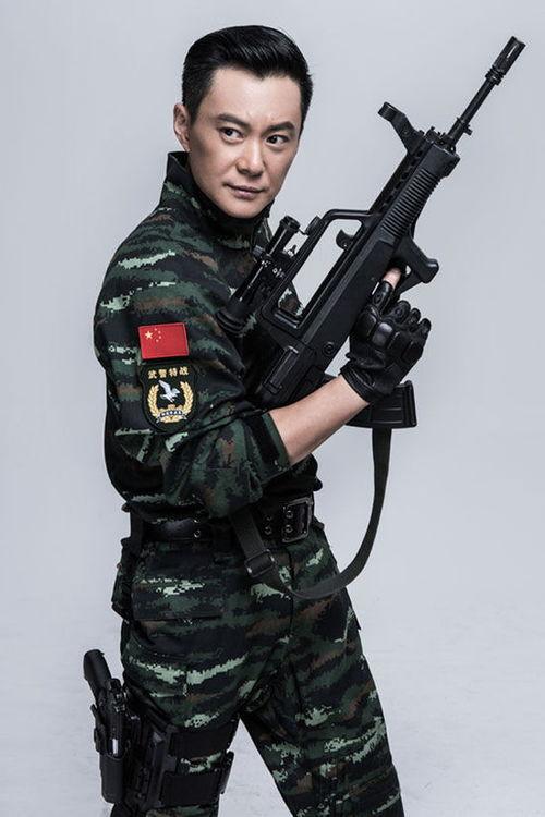 杨之瑶反恐特战队照片,反恐特战队英勇女战士的英勇瞬间